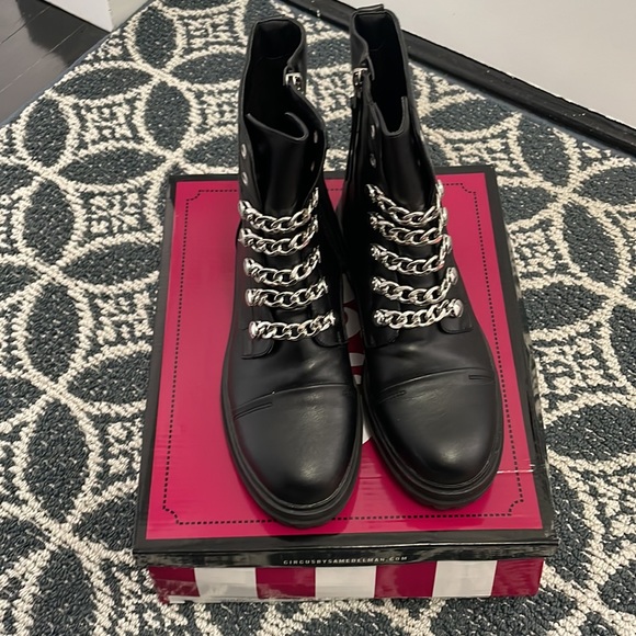 Circus by Sam Edelman Women’s Lug Sole Boots - Size 7.5 - Picture 3 of 6